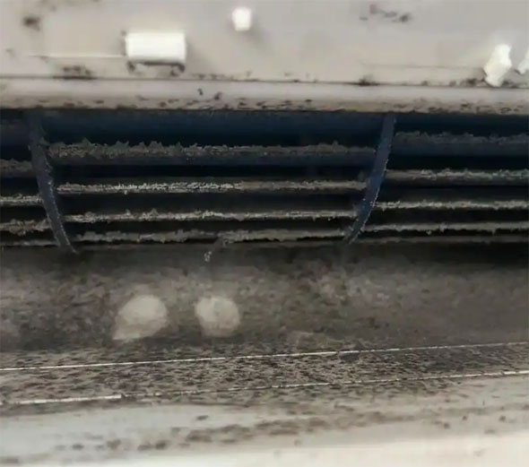 喀什地空调吹的风有股烧焦味是怎么回事